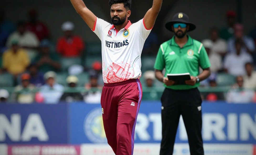 সেই এলবিডব্লিউ যেটি ছিল না: শাদাব-হারিসের ৮৯ রান, শেষ তিন রান, আর পাকিস্তানের ফিরে আসা