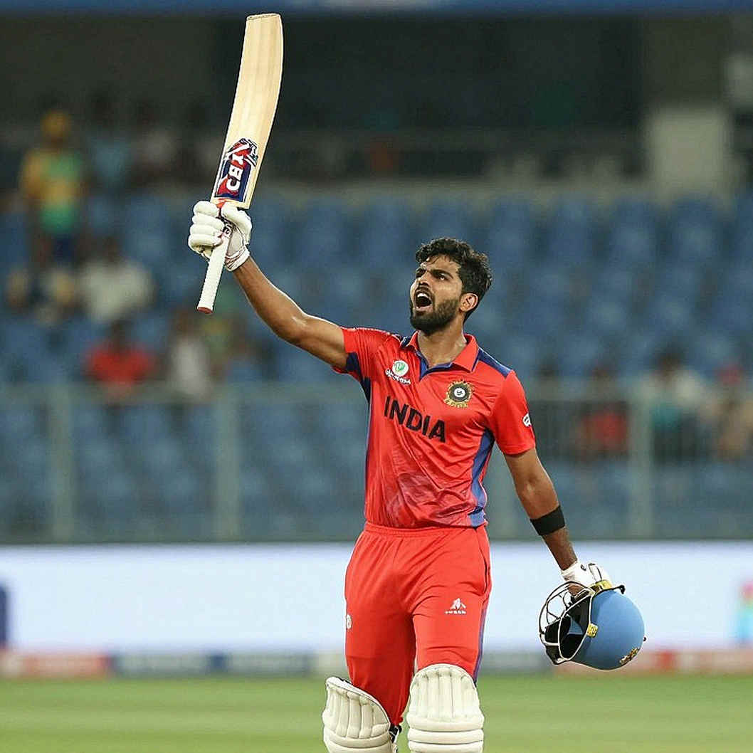 এক ওভার কম: জরিমানার আড়ালে যে ফাটলটা স্কোরকার্ডে দেখা যায় না