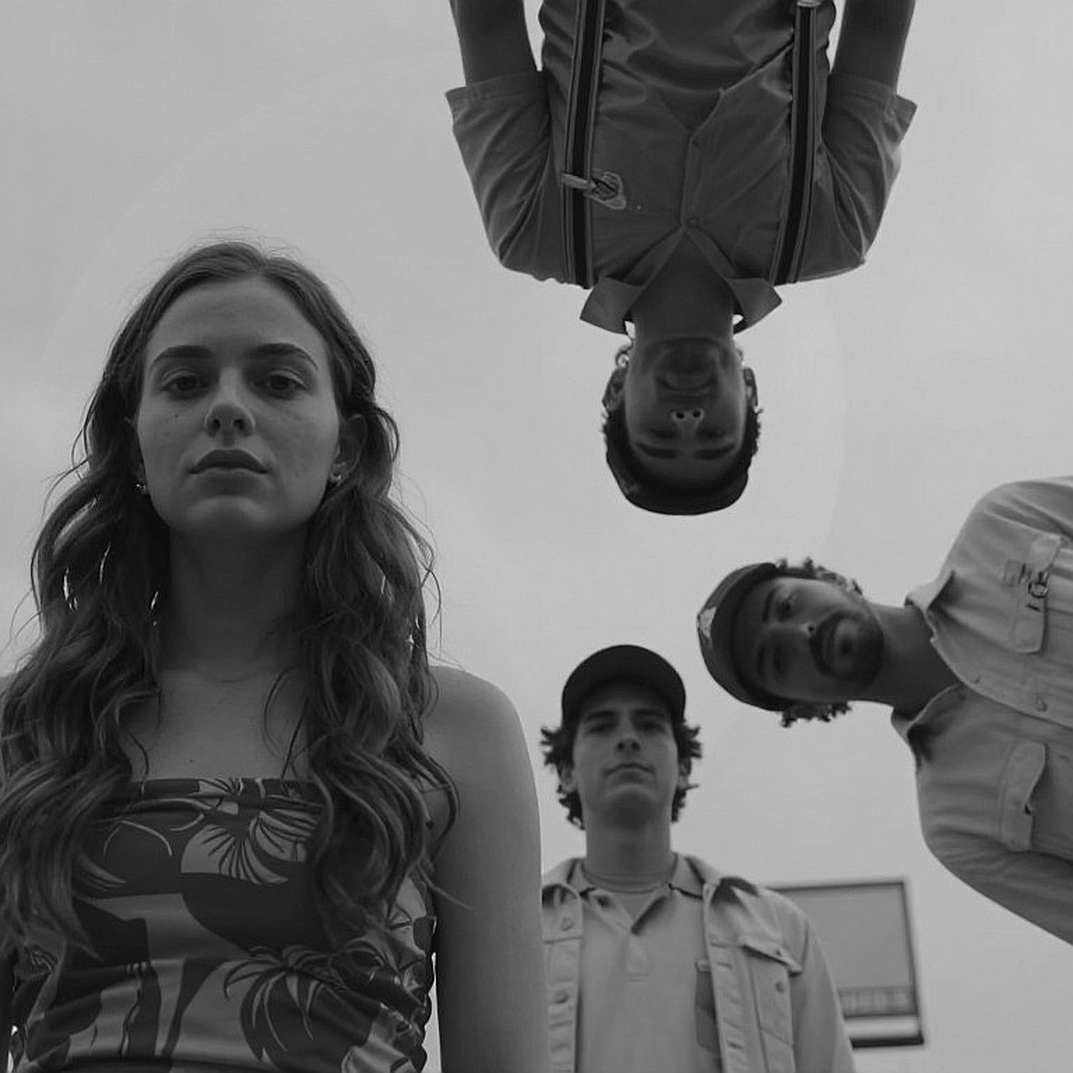 হেইন্সের বিদায়, দুই মৌসুমের অন্তর্বর্তীকাল, আর সিক্সার্সের অসমাপ্ত চাকরির বর্ণনা